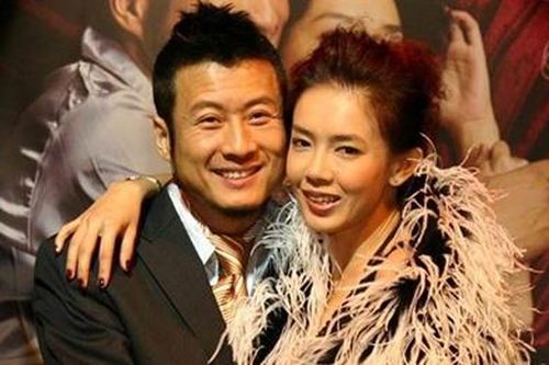 Tài tử 'Ỷ Thiên Đồ Long Ký' bị vợ bỏ vì ngoại tình