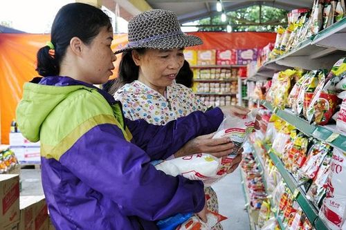 Hapro mang Xuân đến với người dân ngoại thành Hà Nội