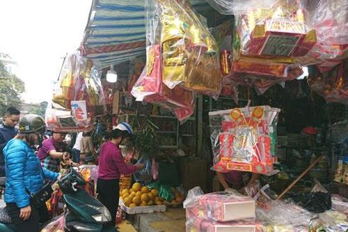 Nhộn nhịp thị trường ngày ông Công ông Táo, một số mặt hàng tăng giá
