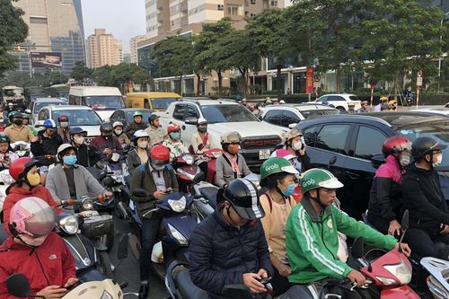 Đường phố Hà Nội kẹt cứng dịp cận Tết