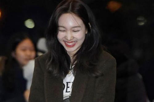 Nayeon Twice đẹp 'không tì vết' ở sân bay trên đường tới Hawaii