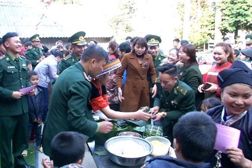 Xuân Biên phòng gắn kết tình quân dân