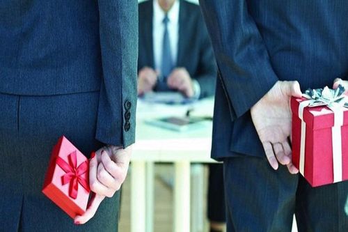 Kiểm soát, ngăn chặn tệ quà tết hối lộ