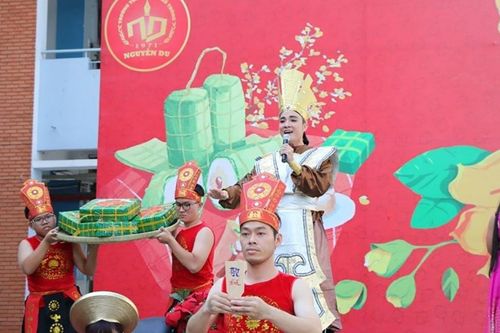 Giáo dục văn hóa truyền thống qua hội xuân
