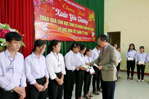 BSR trao quà Tết cho người nghèo, gia đình chính sách