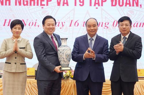 Thủ tướng: Không thể thiếu những 'quả đấm thép' của nền kinh tế