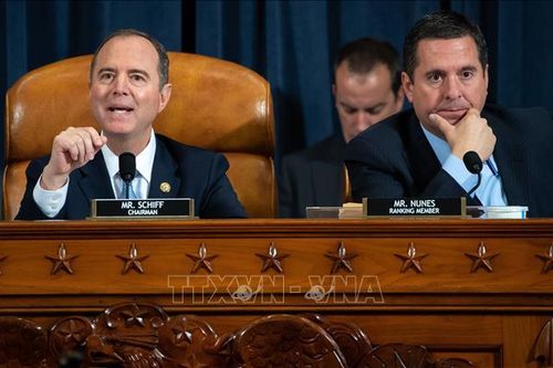 Các Thượng nghị sỹ Mỹ tuyên thệ luận tội Tổng thống Trump