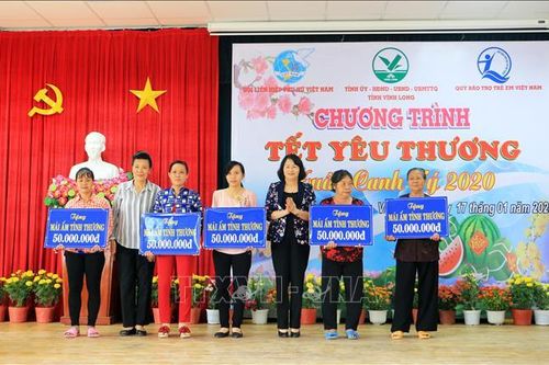 Phó Chủ tịch nước dự Chương trình 'Tết yêu thương' tại Vĩnh Long