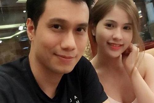 Việt Anh và vợ cũ bất ngờ 'tái hợp' sau 7 tháng ly hôn, cùng đưa con trai tới trường dự ngày hội cuối năm