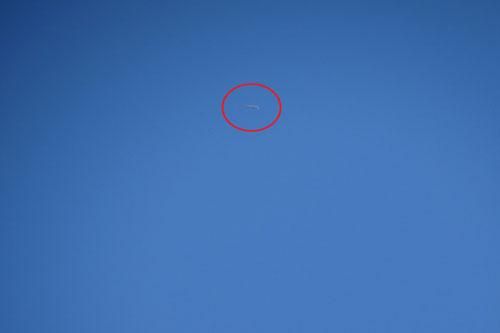 'Sửng sốt' trước UFO hình điếu xì gà đang cháy trên không trung