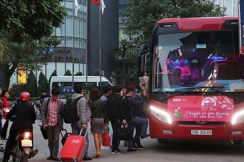 Hỗ trợ xe đưa công nhân về quê đón Tết