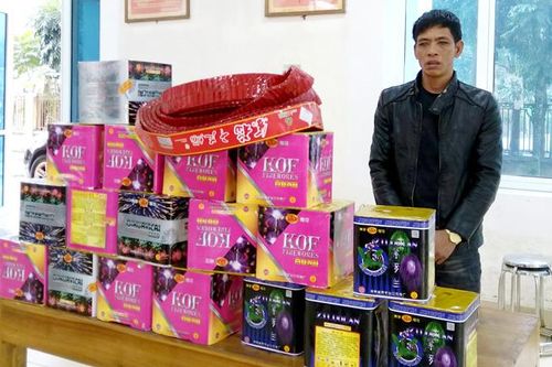 Bắt giữ vụ vận chuyển 51 kg pháo trái phép