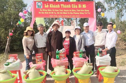 Các ban TTXH, chùa chăm lo Tết cho người nghèo