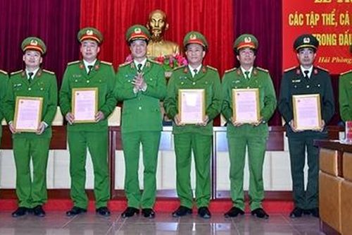 Bộ Công an khen thưởng thành tích điều tra vụ án sát hại chủ đầm rươi