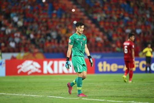 Thủ môn Bùi Tiến Dũng không cùng CLB TP HCM dự AFC Champions League