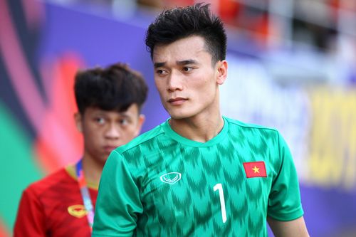 Quản lý Bùi Tiến Dũng nhiều lần đôi co với dân mạng