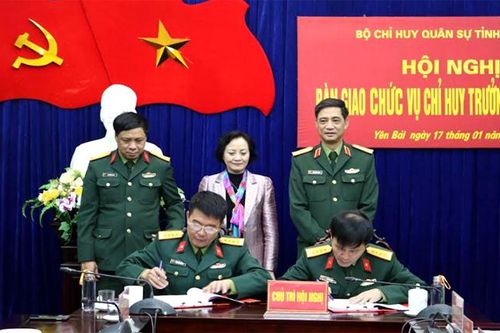 Điều động, bổ nhiệm nhân sự 2 Quân khu