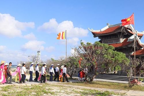 Vững vàng giữa muôn trùng sóng gió