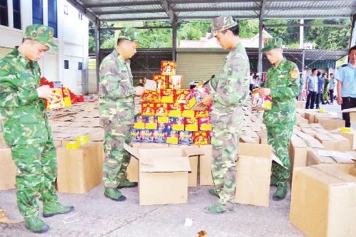 Quyết liệt ngăn chặn hành vi vận chuyển, mua bán pháo nổ