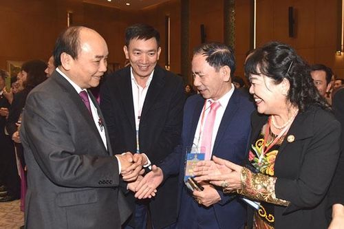 Thủ tướng Nguyễn Xuân Phúc gặp mặt kiều bào tham dự Chương trình Xuân Quê hương 2020