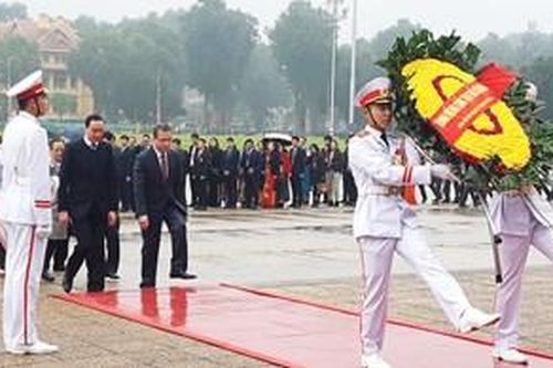 130 kiều bào tiêu biểu viếng Lăng Bác, thăm tỉnh Bắc Ninh
