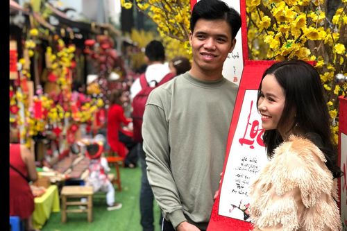 Về nhà đón tết