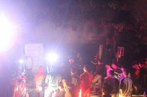 Nghệ An: Cửa hàng tạp hóa bốc cháy trong đêm, thiêu rụi nhiều hàng bán Tết