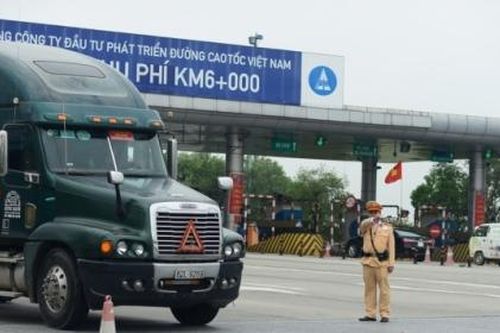 Kiểm tra tất cả phương tiện đi vào các tuyến cao tốc