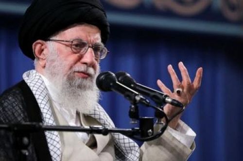 Ông Trump phản pháo khi bị Đại giáo chủ Iran gọi là 'chú hề'