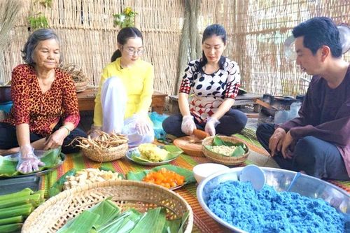 Độc đáo bánh tét nhân sâm