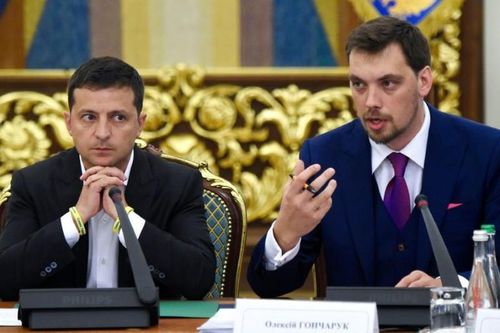 Động thái bất ngờ của Tổng thống Ukraine với Thủ tướng Honcharuk