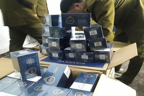 15.000 bao thuốc lá 555 bị thu giữ giữa Hà Nội