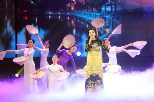 Xuân ấm 2020 tặng 12 căn nhà cho người nghèo, nhiều học bổng cho sinh viên