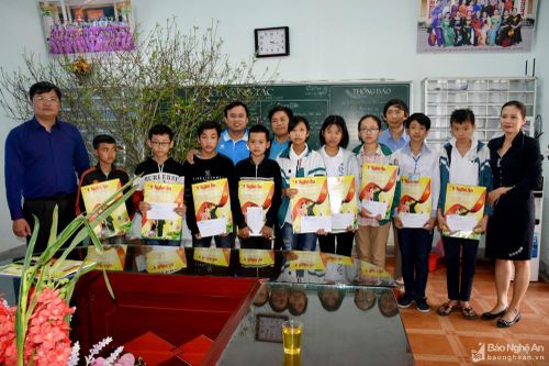 Báo Nghệ An, Tổng Công ty Vật tư Nông nghiệp tặng quà Tết đến người nghèo ở Yên Thành