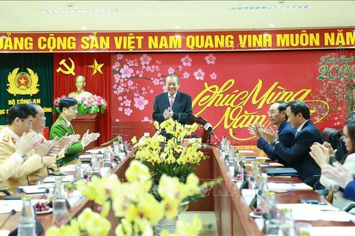 Cảnh sát giao thông 'ghi điểm son' trong thực hiện Nghị định 100