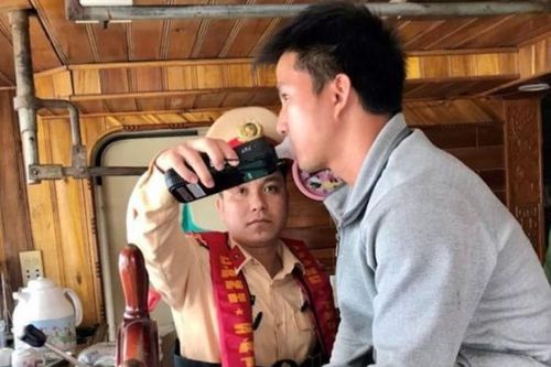 Hai thuyền trưởng có cồn trong người điều khiển phương tiện bị phạt 1,5 triệu đồng