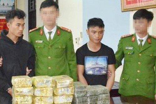 Bắt 2 đối tượng dùng vũ khí nóng chống trả để 'giải cứu' 20 bánh heroin