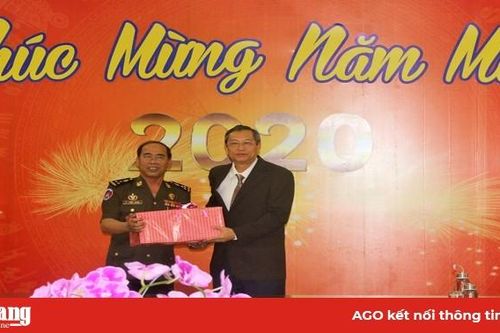 Bộ Tư lệnh Cảnh vệ Hoàng gia Campuchia chúc Tết chính quyền và nhân dân tỉnh An Giang