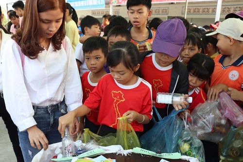 Phú Tân ấm áp 'Ngày hội sẻ chia'
