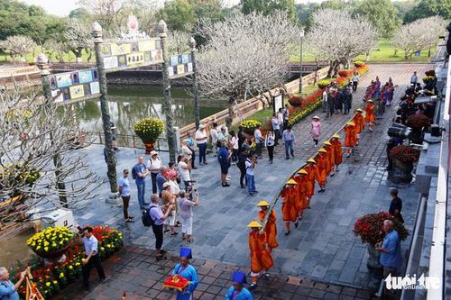 Người Huế dựng nêu để xua đuổi tà ma trong Đại Nội đón Tết