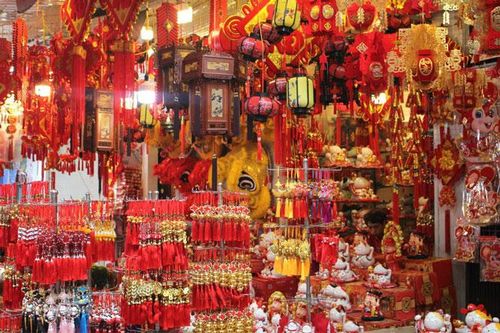 Đa dạng thị trường đồ trang trí Tết