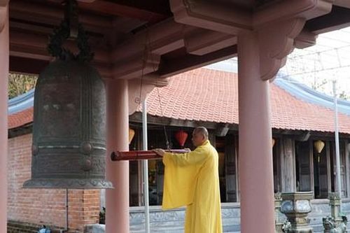 Hào sảng chuông chùa giữa Trường Sa