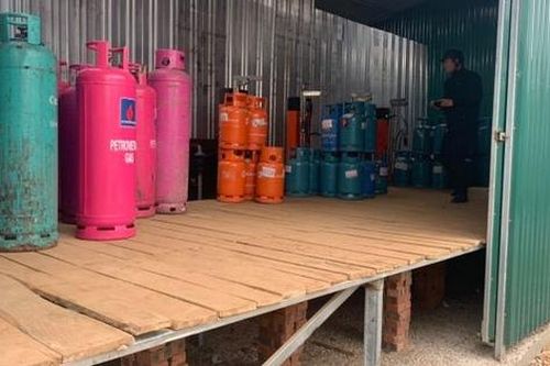 Đột kích cơ sở san chiết gas trái phép ở Hải Phòng