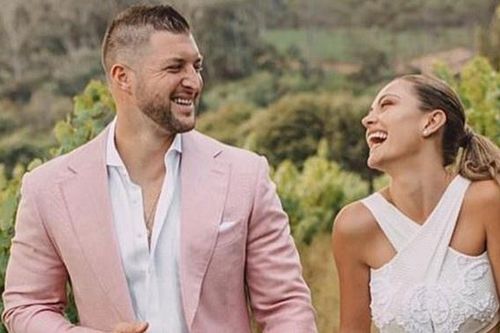 Hoa hậu Hoàn vũ 2017 kết hôn với tuyển thủ bóng chày