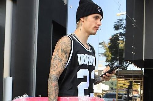 Justin Bieber bị yêu cầu rời phòng tập gym vì Taylor Swift