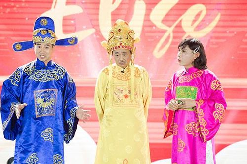 Bộ tứ 'Táo quân' xuất hiện bất ngờ khiến khán giả Thủ đô cười nghiêng ngả