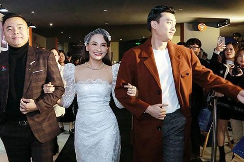 Gia đình 'Về nhà đi con' hội ngộ chúc mừng Bảo Thanh, Quốc Trường ra mắt phim Tết