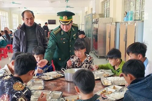 Chuyện những đứa con nuôi biên phòng ở Quảng Ninh
