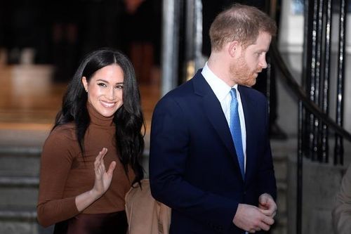 Hoàng tử Harry và vợ rút khỏi hoàng gia Anh