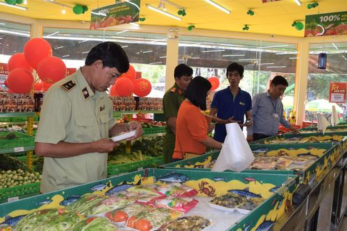 Bạc Liêu tăng cường kiểm tra, bảo đảm an toàn thực phẩm Tết Nguyên đán